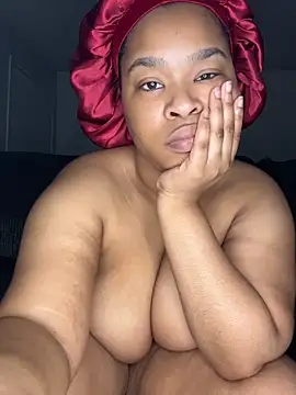 MissAriisback online show from November 19, 2025, 12:38 pm