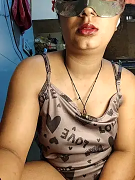 Manpreet kaur21 online show from May 30, 2026, 12:33 pm