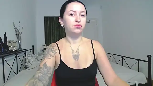 Snapshot of VioletCatt chatting on September 16, 2025, 5:52 am VioletCatt online show from September 16, 2025, 5:52 am