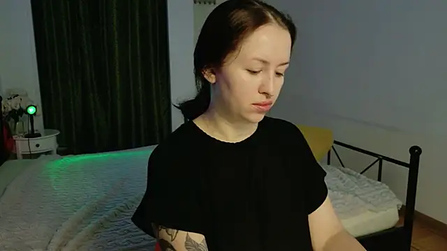 Snapshot of VioletCatt chatting on June 9, 2026, 5:41 am VioletCatt online show from June 9, 2026, 5:41 am