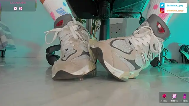 charlotte  grey online show from October 13, 2025, 8:10 pm