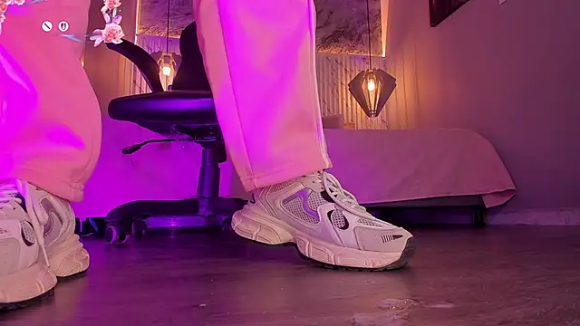 Snapshot of charlotte__grey chatting on February 15, 2026, 11:53 am charlotte grey online show from February 15, 2026, 11:53 am