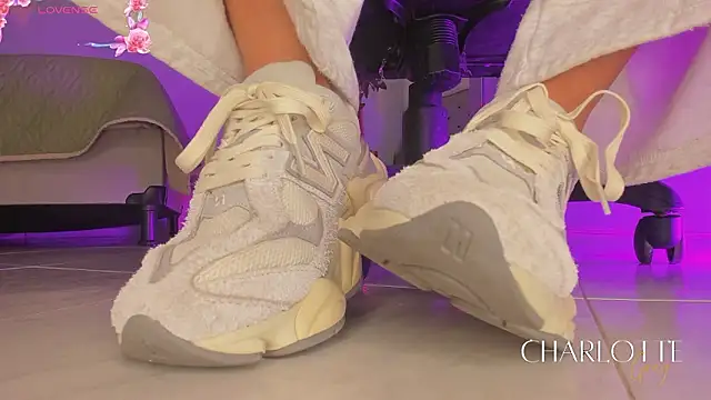 Snapshot of charlotte__grey chatting on March 4, 2026, 8:27 pm charlotte grey online show from March 4, 2026, 8:27 pm