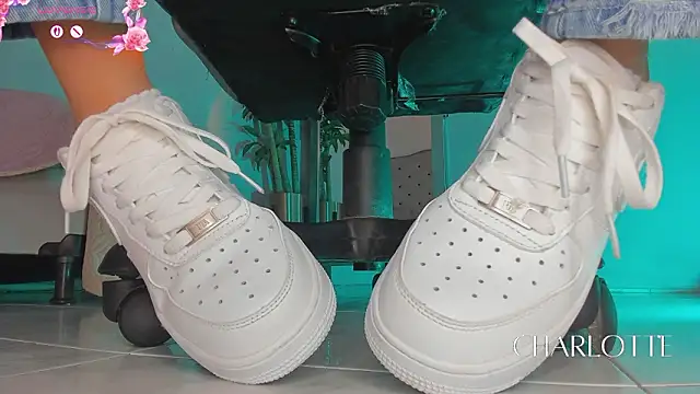 Snapshot of charlotte__grey chatting on February 25, 2026, 8:08 pm charlotte grey online show from February 25, 2026, 8:08 pm