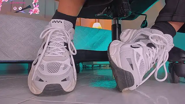 Snapshot of charlotte__grey chatting on February 16, 2026, 8:18 pm charlotte grey online show from February 16, 2026, 8:18 pm