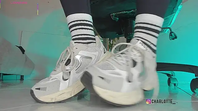 charlotte  grey online show from November 18, 2025, 8:23 pm