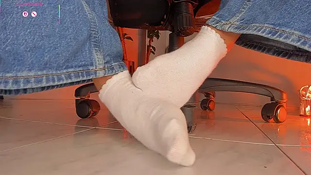 charlotte  grey online show from November 14, 2025, 8:12 pm