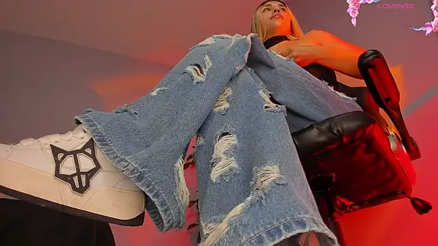 Snapshot of charlotte__grey chatting on April 4, 2026, 6:47 pm charlotte grey online show from April 4, 2026, 6:47 pm