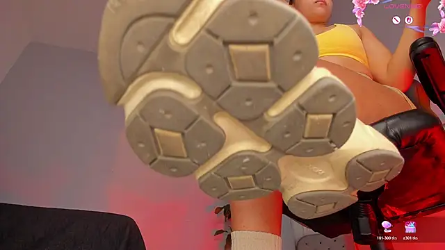 Snapshot of charlotte__grey chatting on April 1, 2026, 8:06 pm charlotte grey online show from April 1, 2026, 8:06 pm