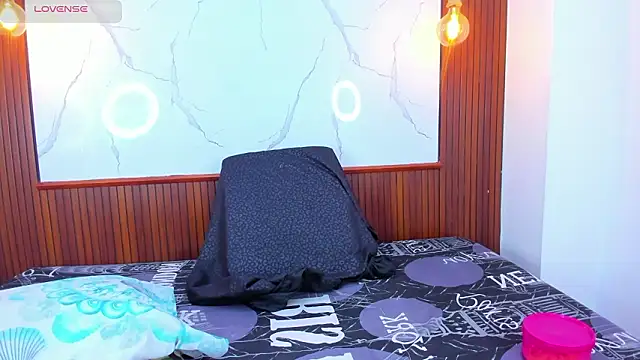 Mia thompson 19 online show from March 24, 2026, 7:03 pm