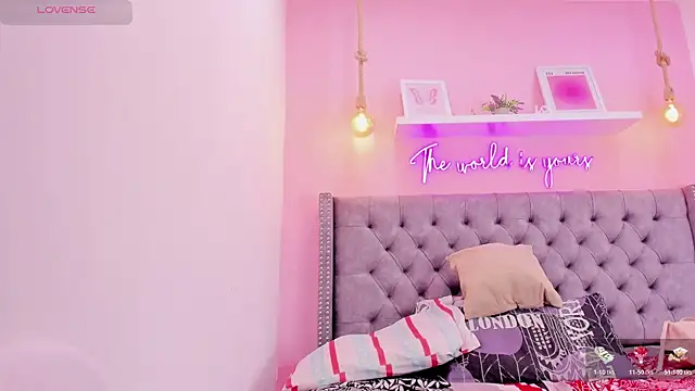 Snapshot of Mia_thompson_19 chatting on November 4, 2025, 2:10 pm Mia thompson 19 online show from November 4, 2025, 2:10 pm