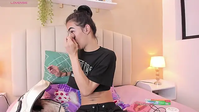 Mia thompson 19 online show from January 14, 2026, 7:06 pm