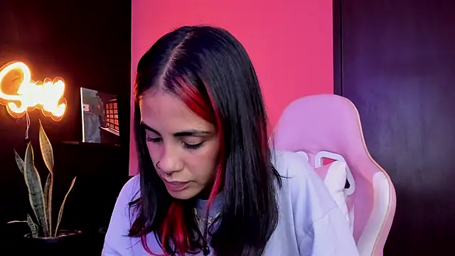 Juanadearco5 online show from September 10, 2025, 9:25 pm