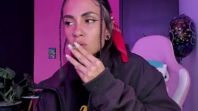 Juanadearco5 online show from March 20, 2025, 1:37 pm