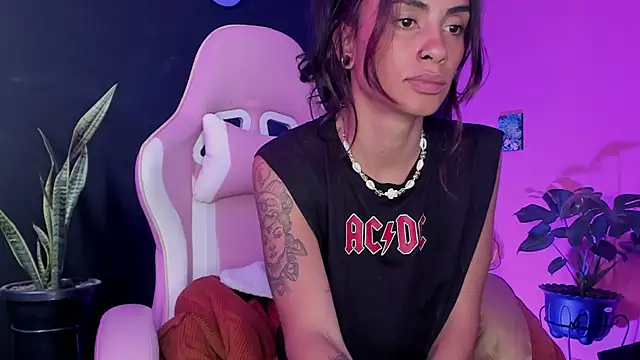 Juanadearco5 online show from February 25, 2025, 3:31 pm