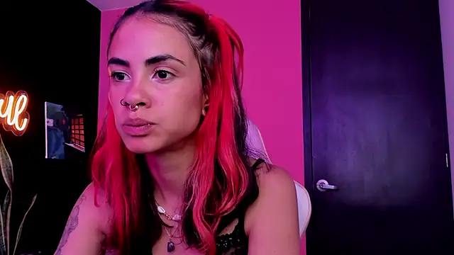 Juanadearco5 online show from September 17, 2025, 1:57 pm