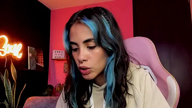 Juanadearco5 online show from October 15, 2025, 9:34 pm