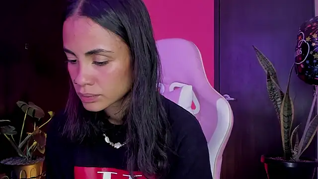 Juanadearco5 online show from March 17, 2025, 4:22 pm