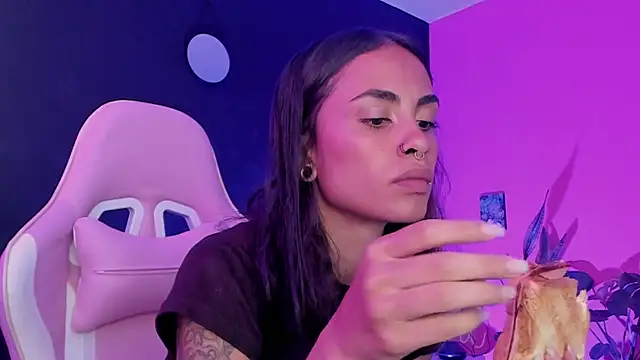 Juanadearco5 online show from February 17, 2025, 2:28 pm