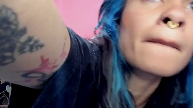 Juanadearco5 online show from November 22, 2025, 11:03 pm