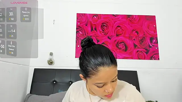 Snapshot of Tiffanny_Rose_ chatting on December 21, 2024, 6:33 pm Tiffanny Rose online show from December 21, 2024, 6:33 pm