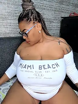 ExclusiveLeexx online show from November 19, 2025, 4:07 pm