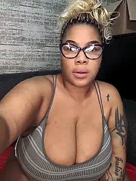 Snapshot of ExclusiveLeexx chatting on February 25, 2026, 8:03 am ExclusiveLeexx online show from February 25, 2026, 8:03 am