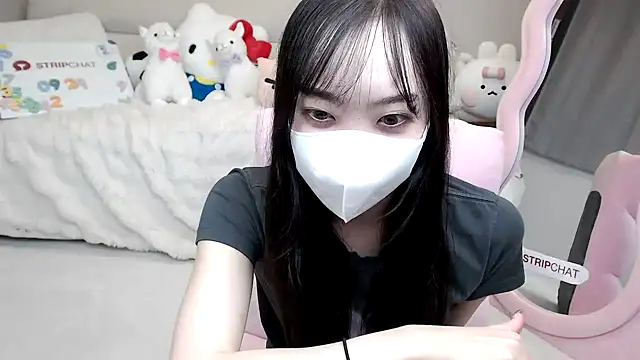 Snapshot of momo_room chatting on September 29, 2025, 10:44 am momo room online show from September 29, 2025, 10:44 am