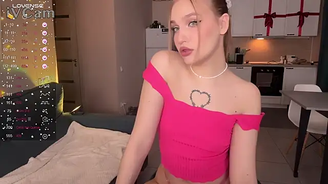 CarolineLovers online show from February 6, 2025, 10:10 pm