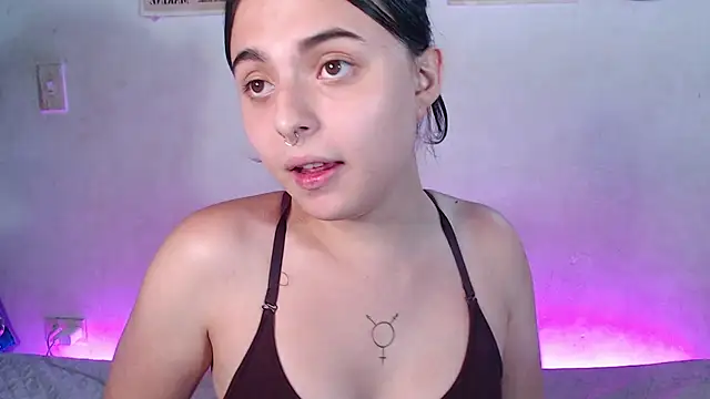 Snapshot of elizabethtaylorxxx chatting on February 24, 2025, 1:24 am elizabethtaylorxxx online show from February 24, 2025, 1:24 am