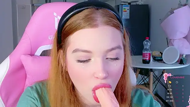 Snapshot of cinnabon_girls chatting on March 25, 2026, 3:33 pm cinnabon girls online show from March 25, 2026, 3:33 pm