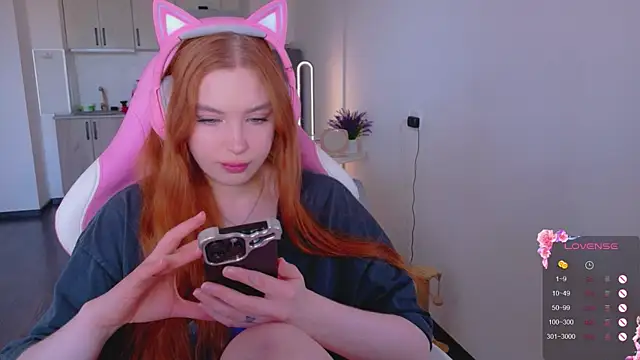 Snapshot of cinnabon_girls chatting on April 6, 2026, 2:18 pm cinnabon girls online show from April 6, 2026, 2:18 pm