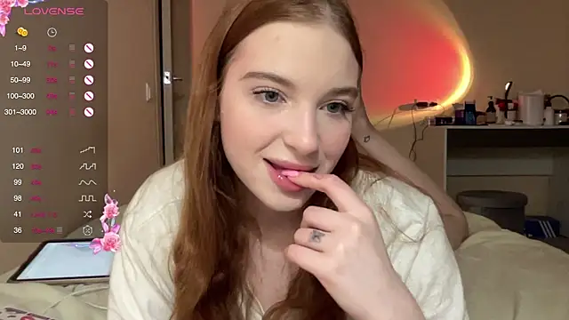 Snapshot of cinnabon_girls chatting on February 6, 2025, 10:32 pm cinnabon girls online show from February 6, 2025, 10:32 pm