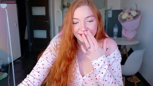 Snapshot of cinnabon_girls chatting on March 13, 2026, 3:17 pm cinnabon girls online show from March 13, 2026, 3:17 pm