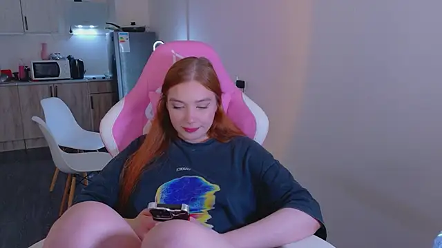 Snapshot of cinnabon_girls chatting on April 4, 2026, 4:24 pm cinnabon girls online show from April 4, 2026, 4:24 pm