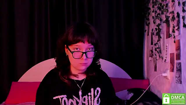 dreamgirllovee online show from November 17, 2025, 5:00 am