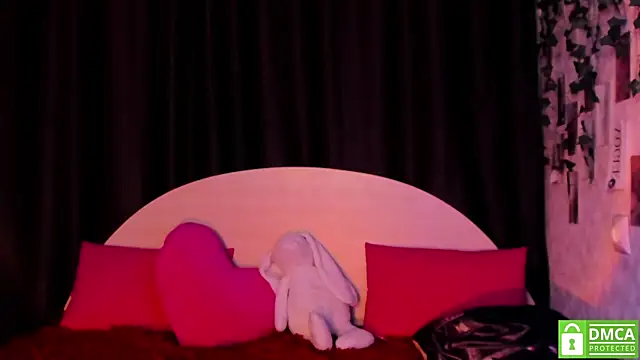 dreamgirllovee online show from October 15, 2025, 9:12 pm