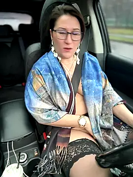 Snapshot of ZhenjaPoledance chatting on November 26, 2025, 6:13 am ZhenjaPoledance online show from November 26, 2025, 6:13 am