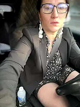 Snapshot of ZhenjaPoledance chatting on November 19, 2025, 6:24 am ZhenjaPoledance online show from November 19, 2025, 6:24 am