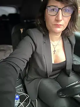 Snapshot of ZhenjaPoledance chatting on November 10, 2025, 8:52 am ZhenjaPoledance online show from November 10, 2025, 8:52 am