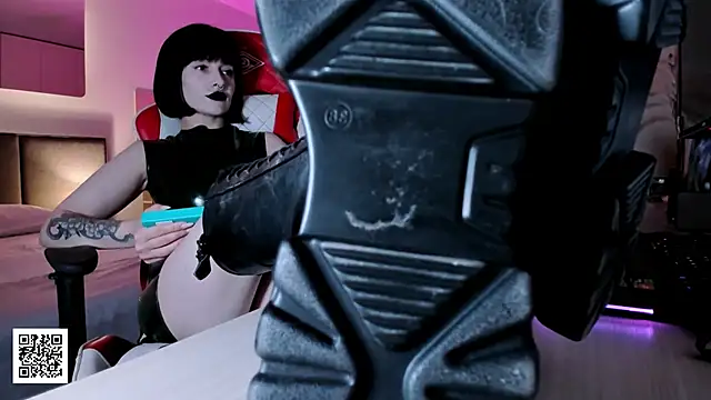 Snapshot of _Goddess_Misha_ chatting on October 19, 2025, 9:28 pm Goddess Misha online show from October 19, 2025, 9:28 pm