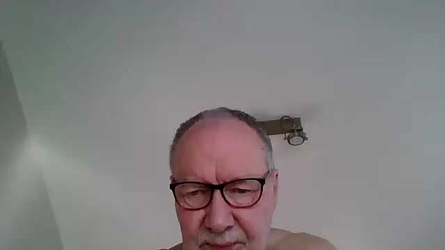 Snapshot of jimmybenido chatting on April 24, 2026, 4:42 pm jimmybenido online show from April 24, 2026, 4:42 pm