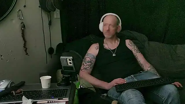 bird-b-n-tha-clouds online show from June 5, 2026, 6:02 pm