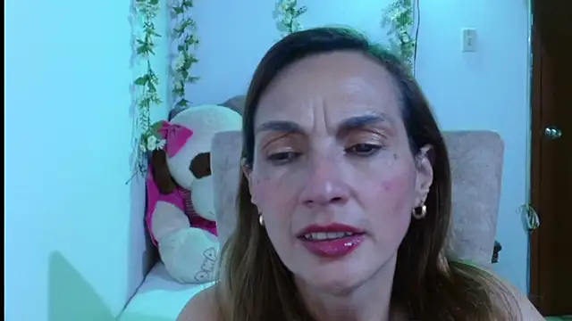 Snapshot of italagomez_ chatting on November 10, 2025, 11:10 pm italagomez online show from November 10, 2025, 11:10 pm