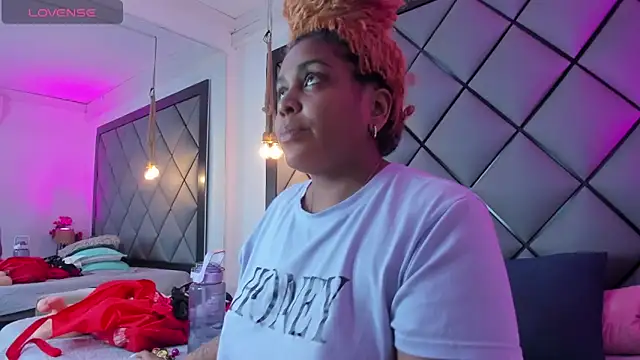 ELLA KELLY online show from April 7, 2026, 12:18 pm