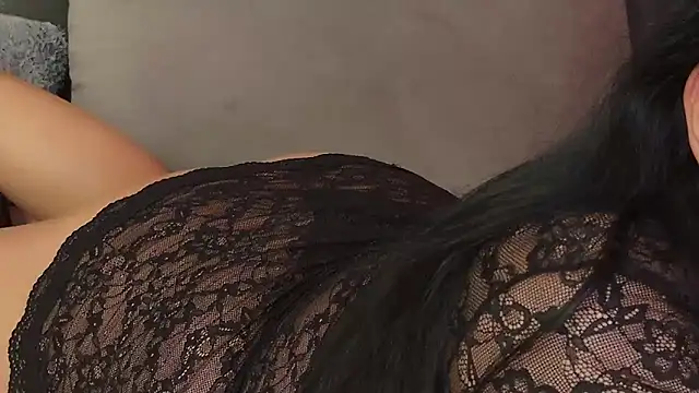 Snapshot of KrisNoir chatting on October 29, 2025, 6:45 am KrisNoir online show from October 29, 2025, 6:45 am