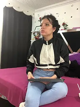 1lovelygirls online show from October 28, 2025, 12:26 pm