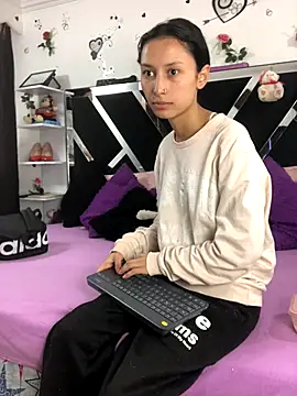 1lovelygirls online show from October 9, 2025, 12:06 pm