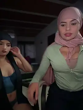lalilamassu1 online show from April 28, 2026, 10:47 pm