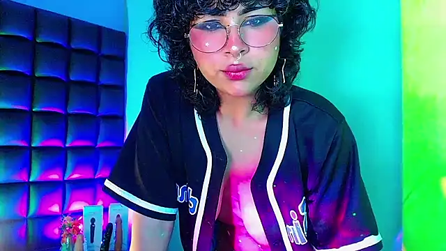 kuromi69 online show from February 5, 2025, 4:27 am